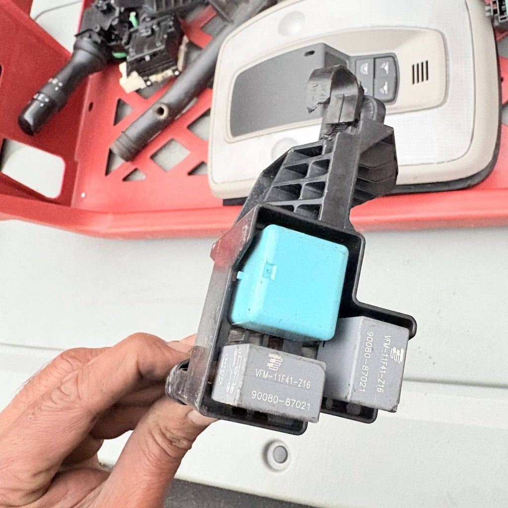 Peugeot 107 Aygo C1 P01-1 Relay Connector 5605 Relays 5606P01 2005-2014