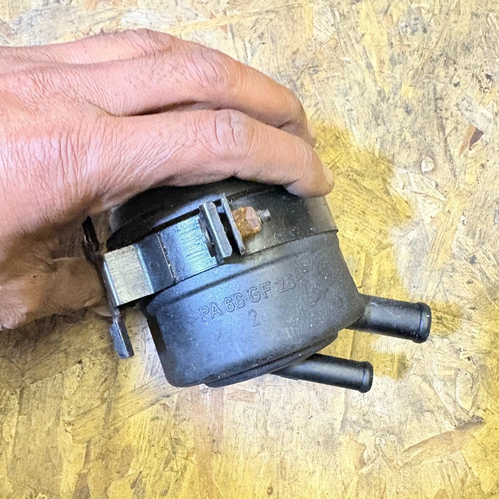Mercedes ML W163 97-05 C W203 00-08 E W211 02-09 Power Steering Tank A2034600083
