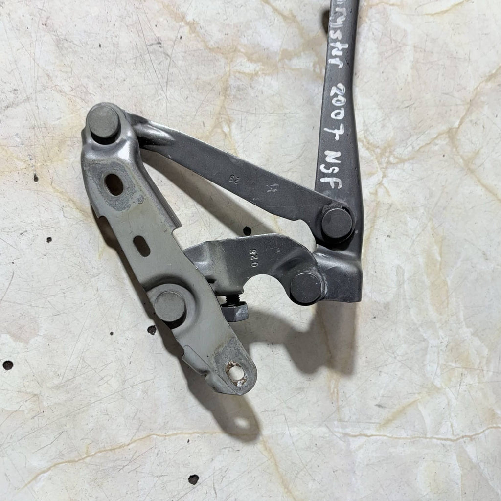 Chrysler 300C 2005-2010 Front Left Bonnet Hinge