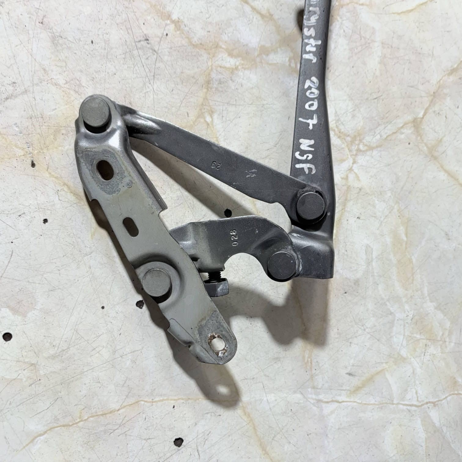 Chrysler 300C 2005-2010 Front Left Bonnet Hinge