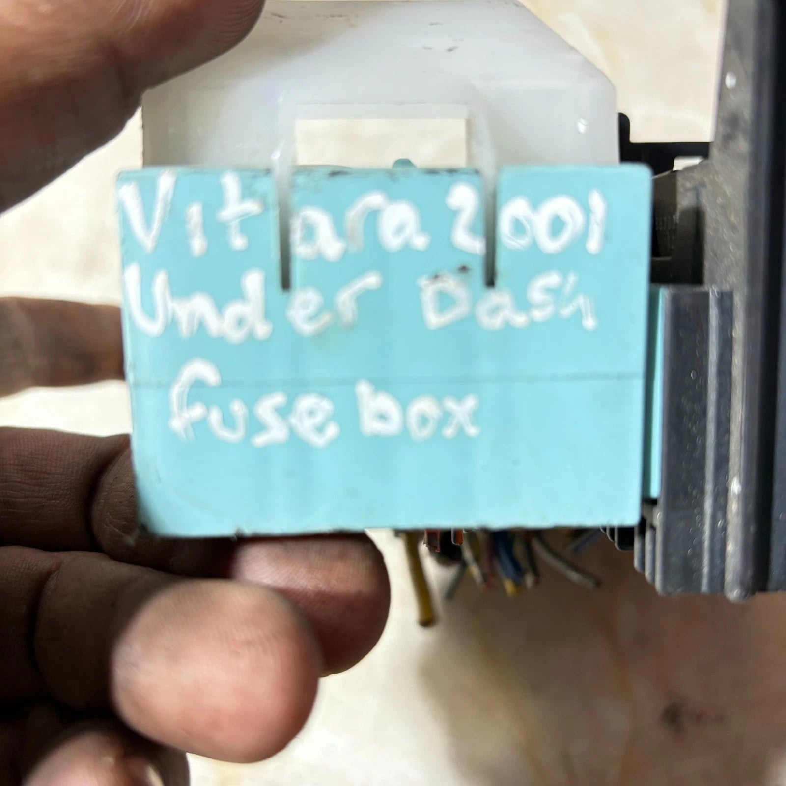 Suzuki Grand Vitara1998-2003 Under Dashboard Fuse box
