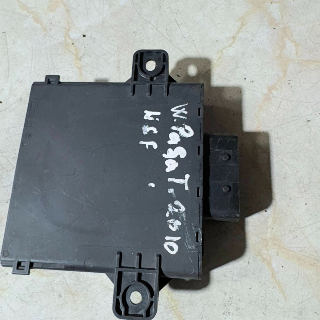 VW PASSAT (2010) LEFT FRONT VOLTAGE STABILIZER CONTROL MODULE 8K0959663A
