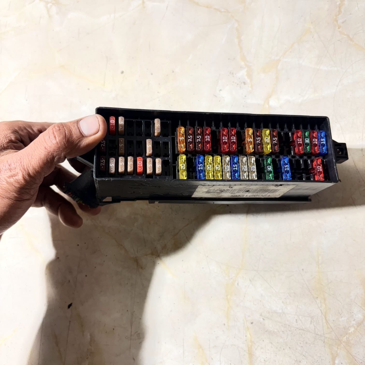 2011 VOLKSWAGEN POLO FUSE BOX 120921205