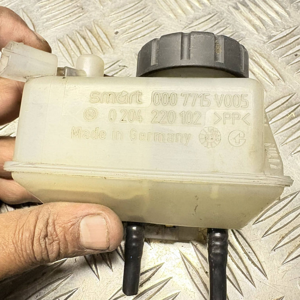 MERCEDES-BENZ S-CLASS Brake Fluid Tank W220 S400 CDI 184kw A2204300002 2003