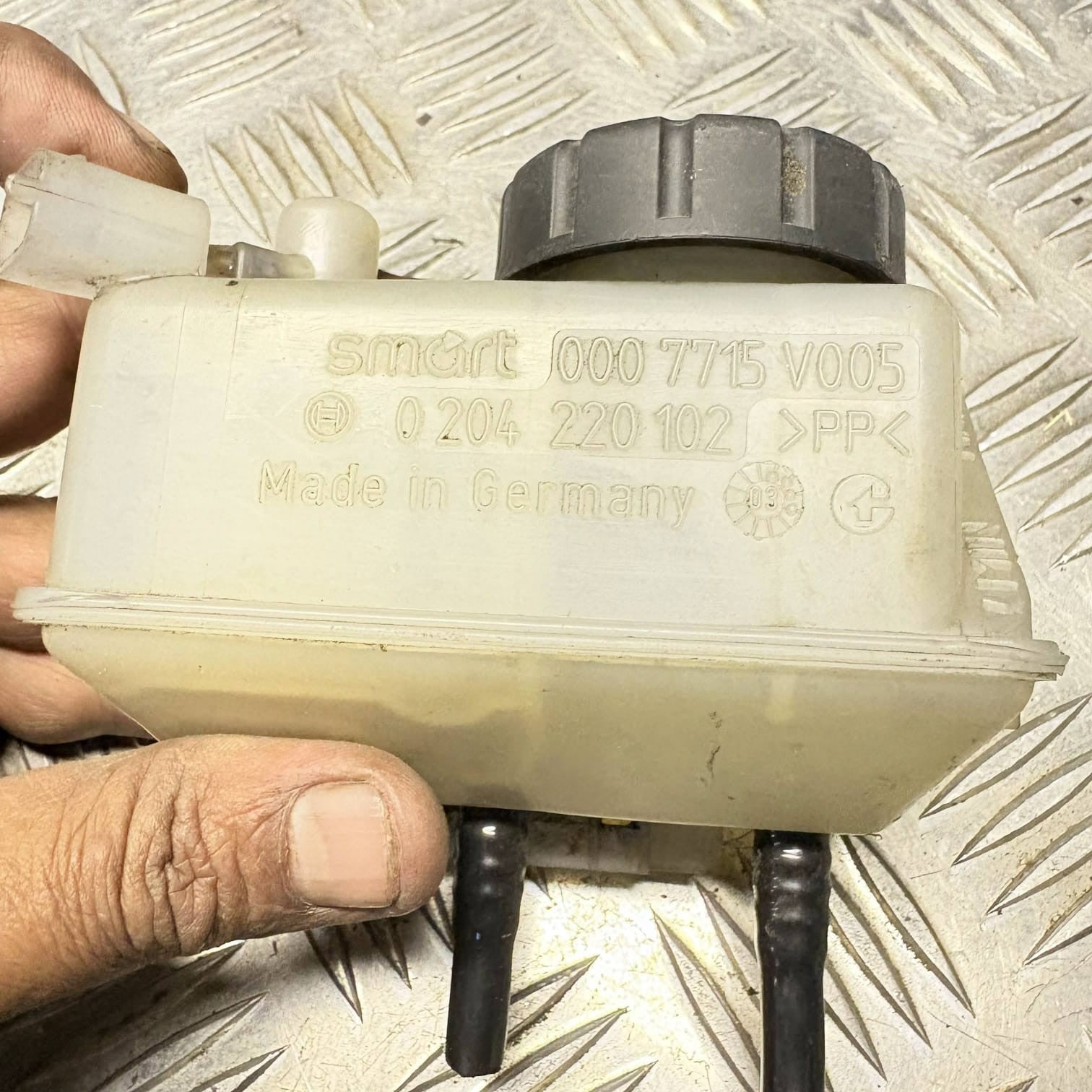MERCEDES-BENZ S-CLASS Brake Fluid Tank W220 S400 CDI 184kw A2204300002 2003