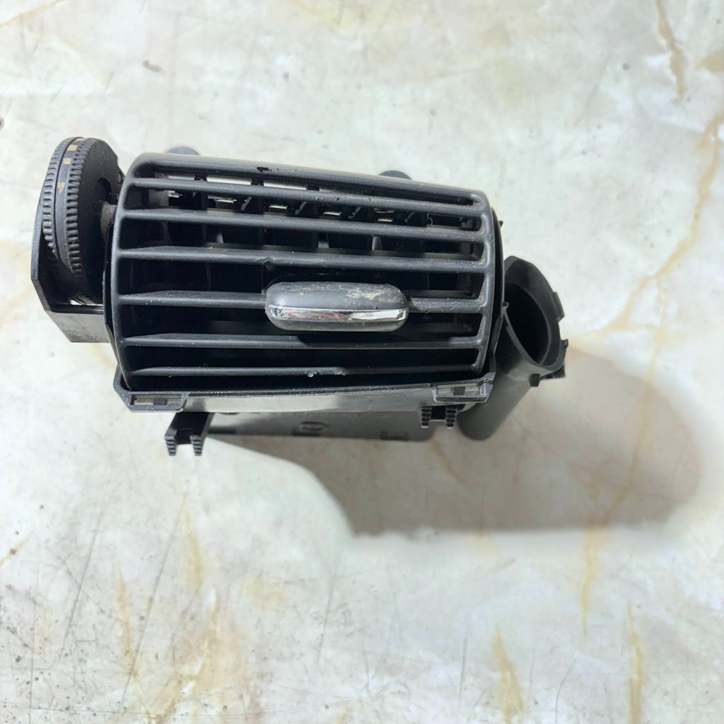 Air Grille Mercedes C200 05-08 W203 Left N/S Vent Dashboard A2038300554