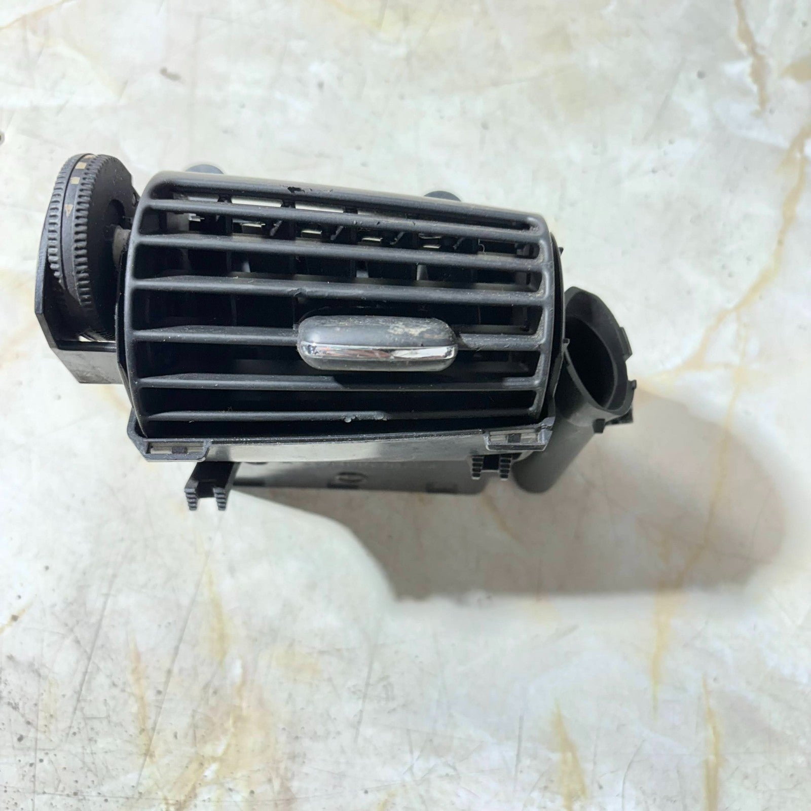 Air Grille Mercedes C200 05-08 W203 Left N/S Vent Dashboard A2038300554