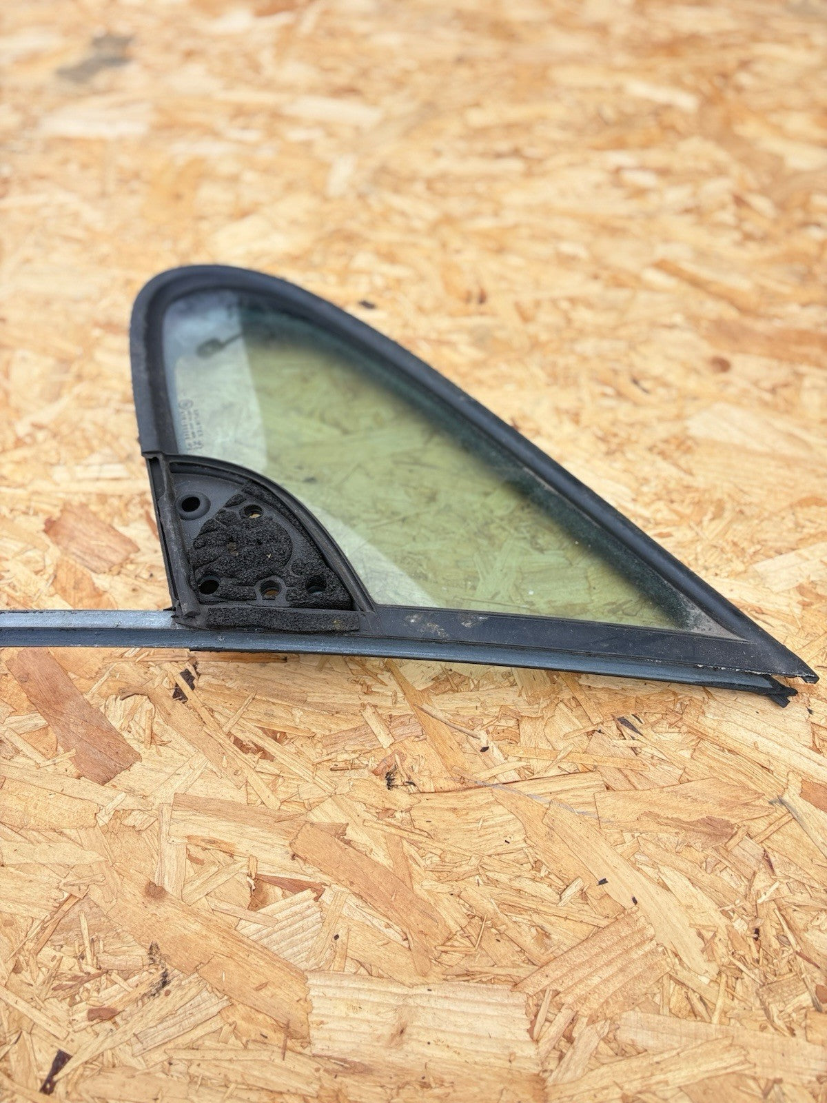 PEUGEOT 307 CC Convertible 04-09 3 DR QUARTER GLASS WINDOW FRONT PASSENGER SIDE