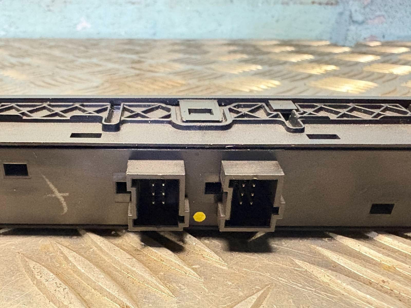 Jaguar S-Type V6 X204 2002-2008 Central Locking Hazard Switch Panel 2R8311B650BE