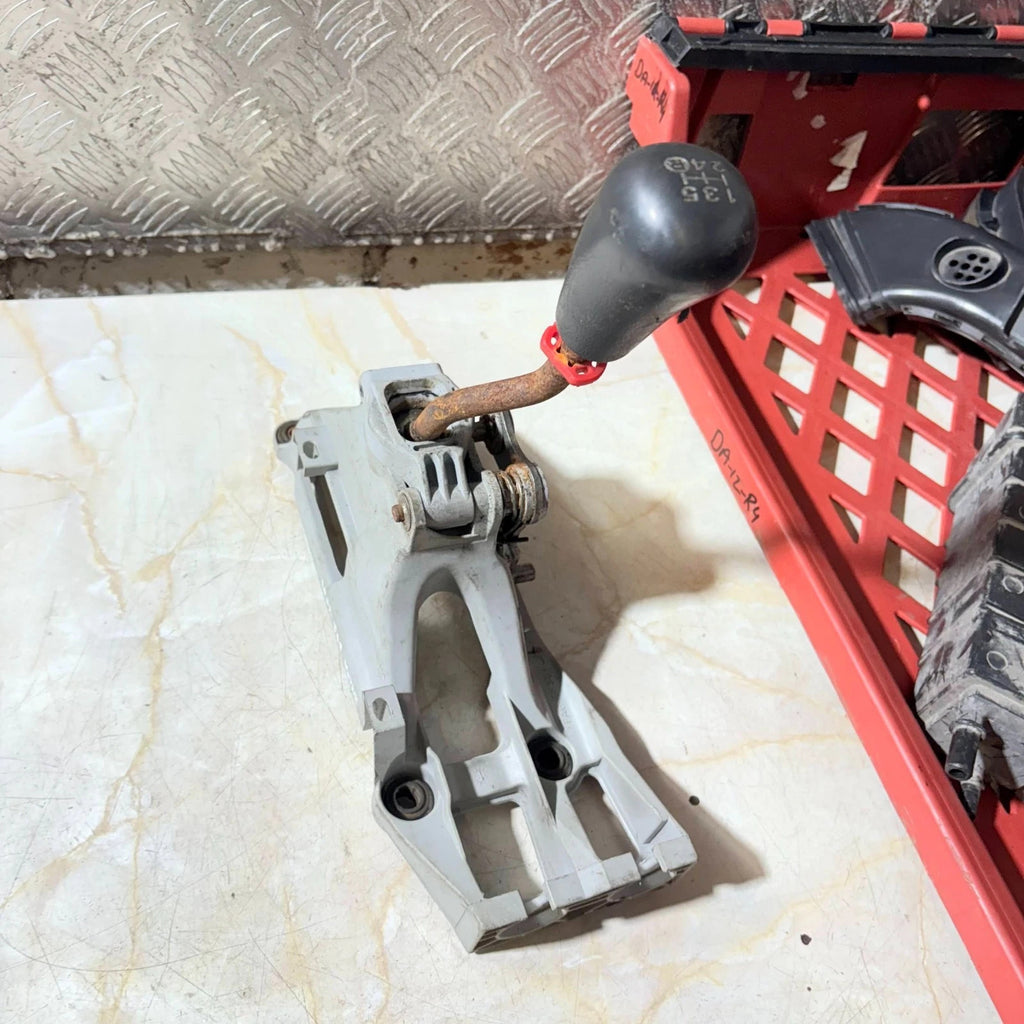TOYOTA PREVIA 2005 D-4D RHD MANUAL GEAR BOX GEAR SELECTOR GEARSTICK LEVER
