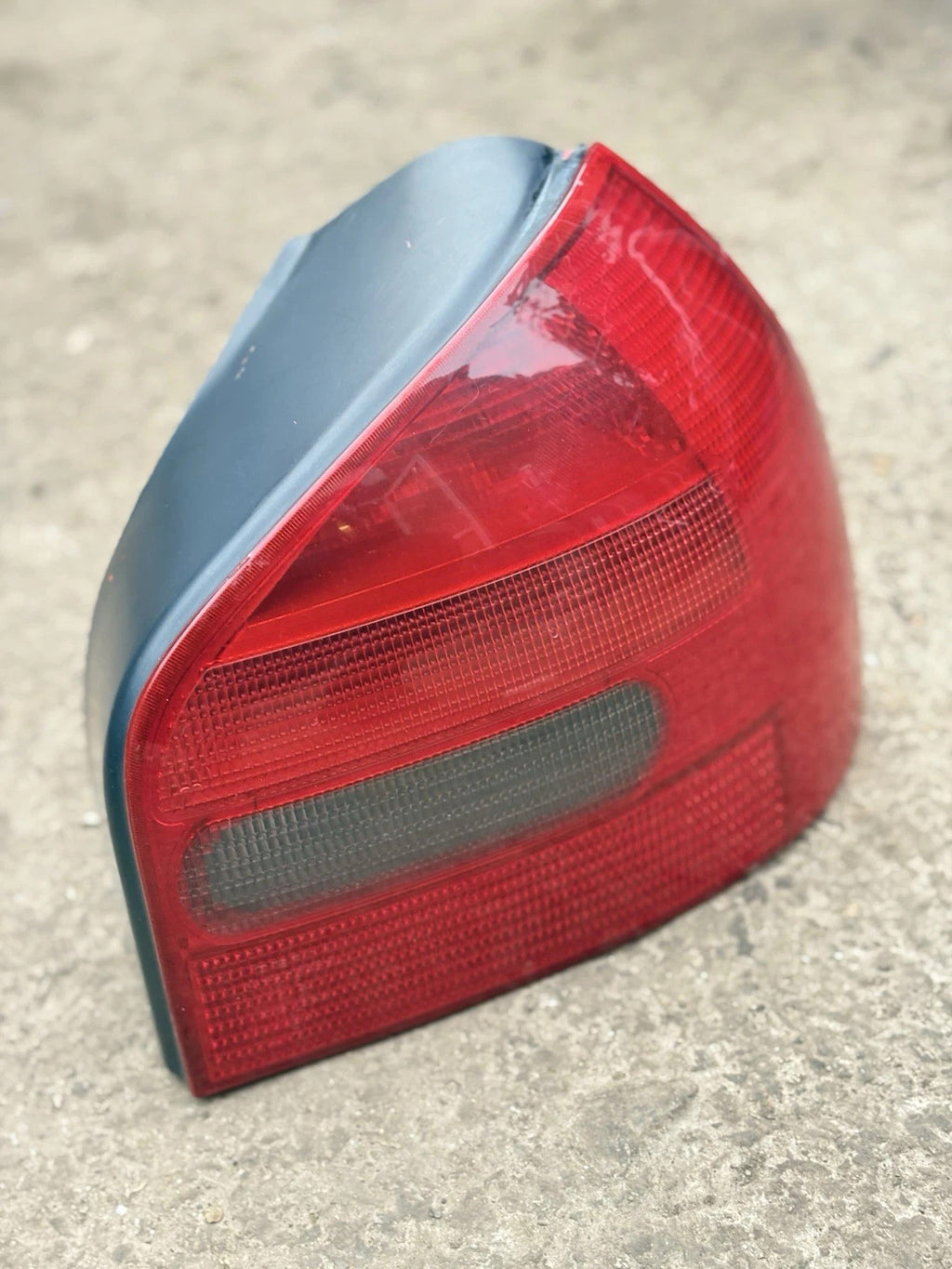 Audi A3 S3 8L 2000 Rear right rear tail light lamp 8L0945096 LDL16734