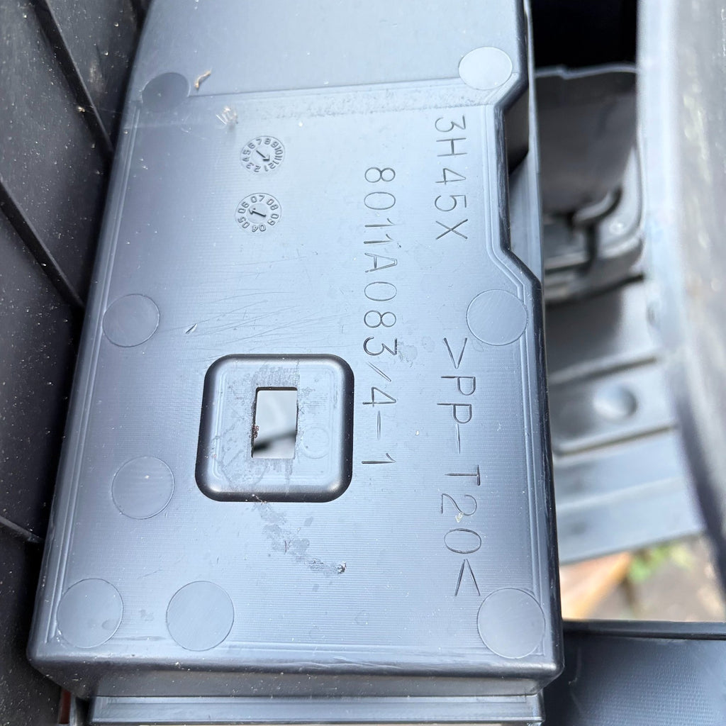Mitsubishi Outlander MK2 CW 2007-2012 Centre Console Armrest 8011A083/4-1