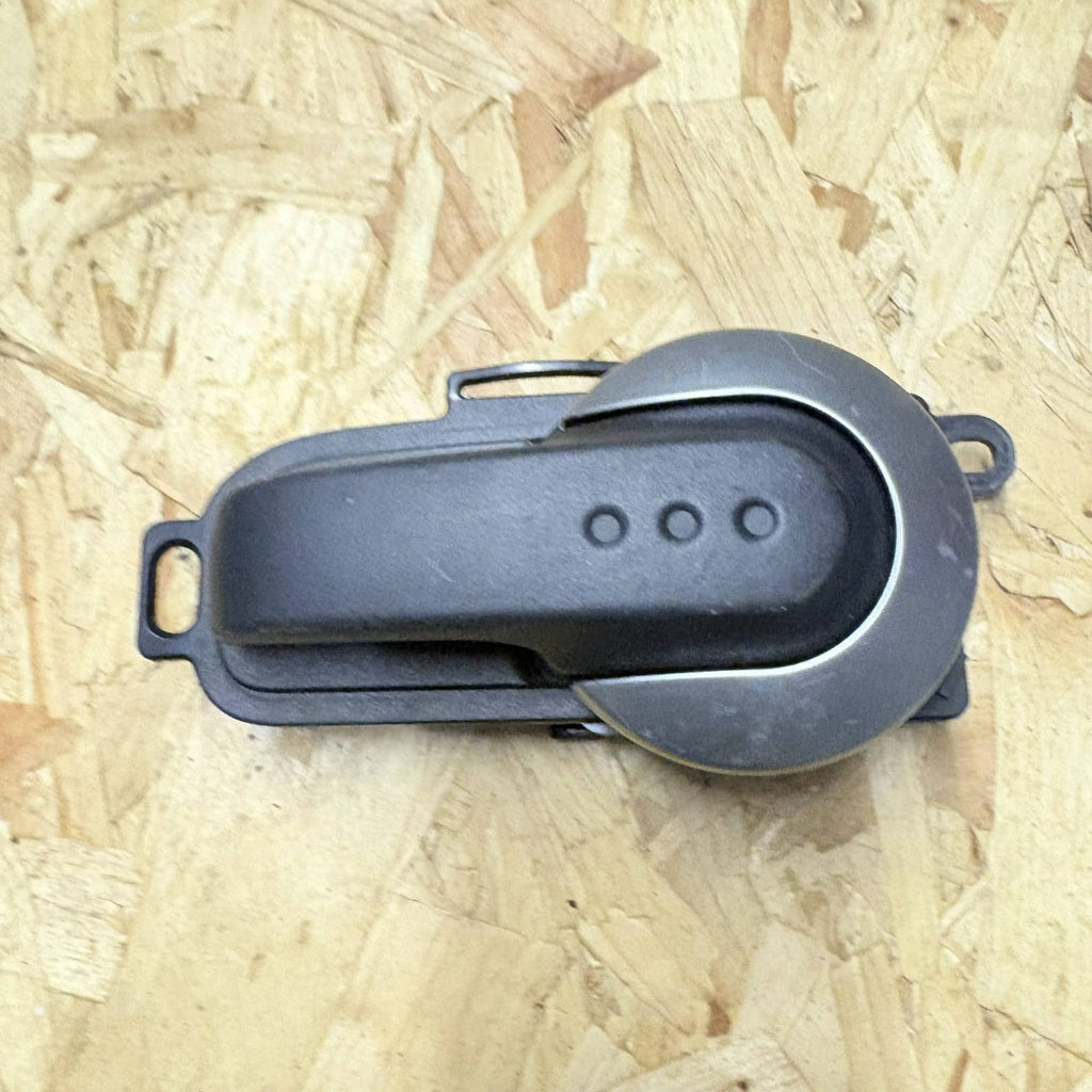 2007 NISSAN MICRA DOOR HANDLE PASSENGER REAR SIDE 5010800006