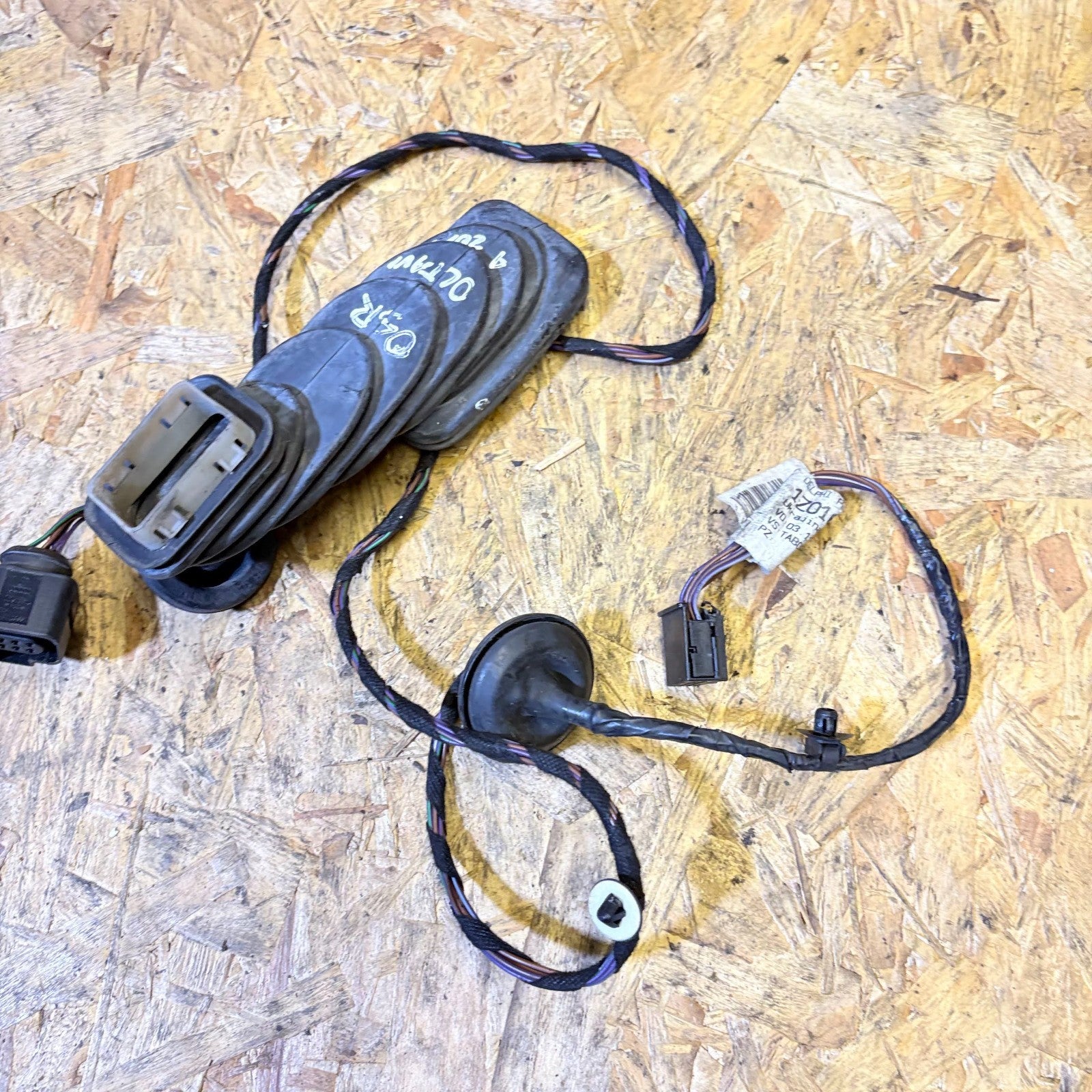 SKODA OCTAVIA REAR DRIVERS RIGHT SIDE DOOR WIRING LOOM HARNESS 2017