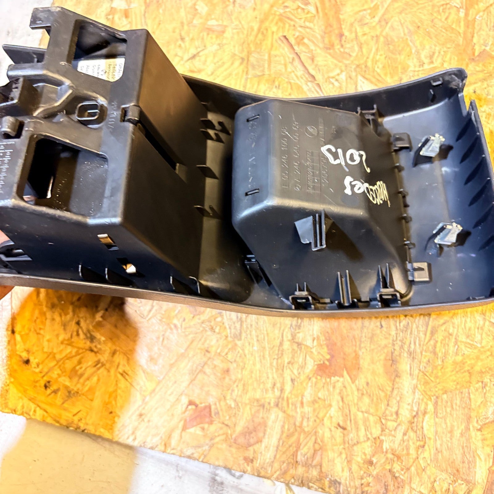 MERCEDES BENZ A-CLASS W176 2013 ASHTRAY REAR A2466460069