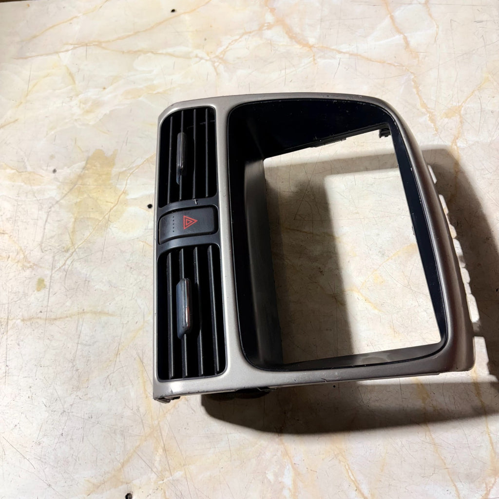 Honda CR-V MK2 2002-2006 Dashboard Central Air Vent Radio Bezel Trim 77250S9A013