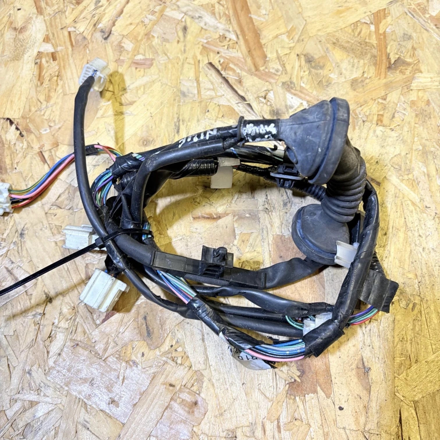 TOYOTA AVENSIS D-4D MK3 PASSENGER FRONT DOOR WIRING LOOM 8215105680 NSF