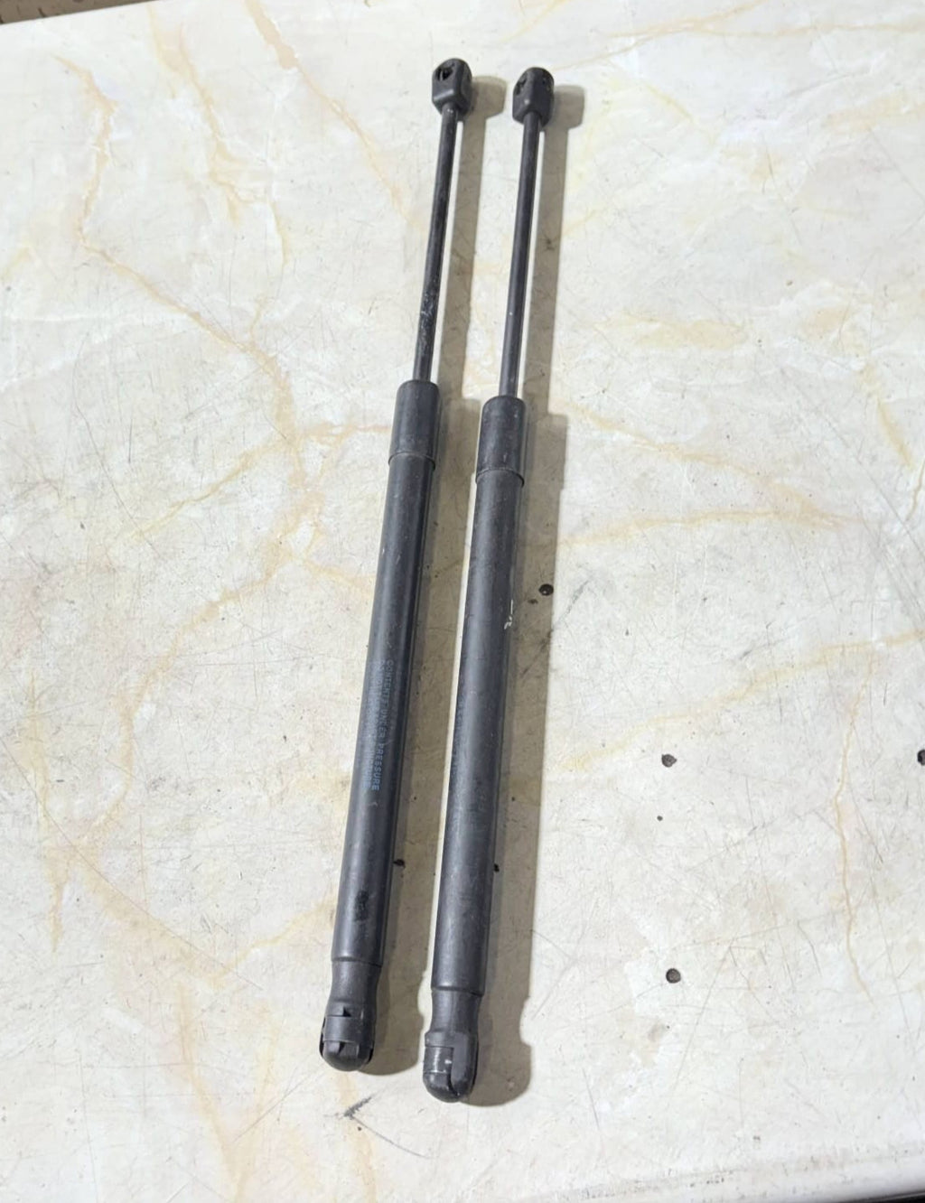 SUZUKI SX4 2008 Driver Rear Bonnet Strut Set 68 Plate Reg 31468172