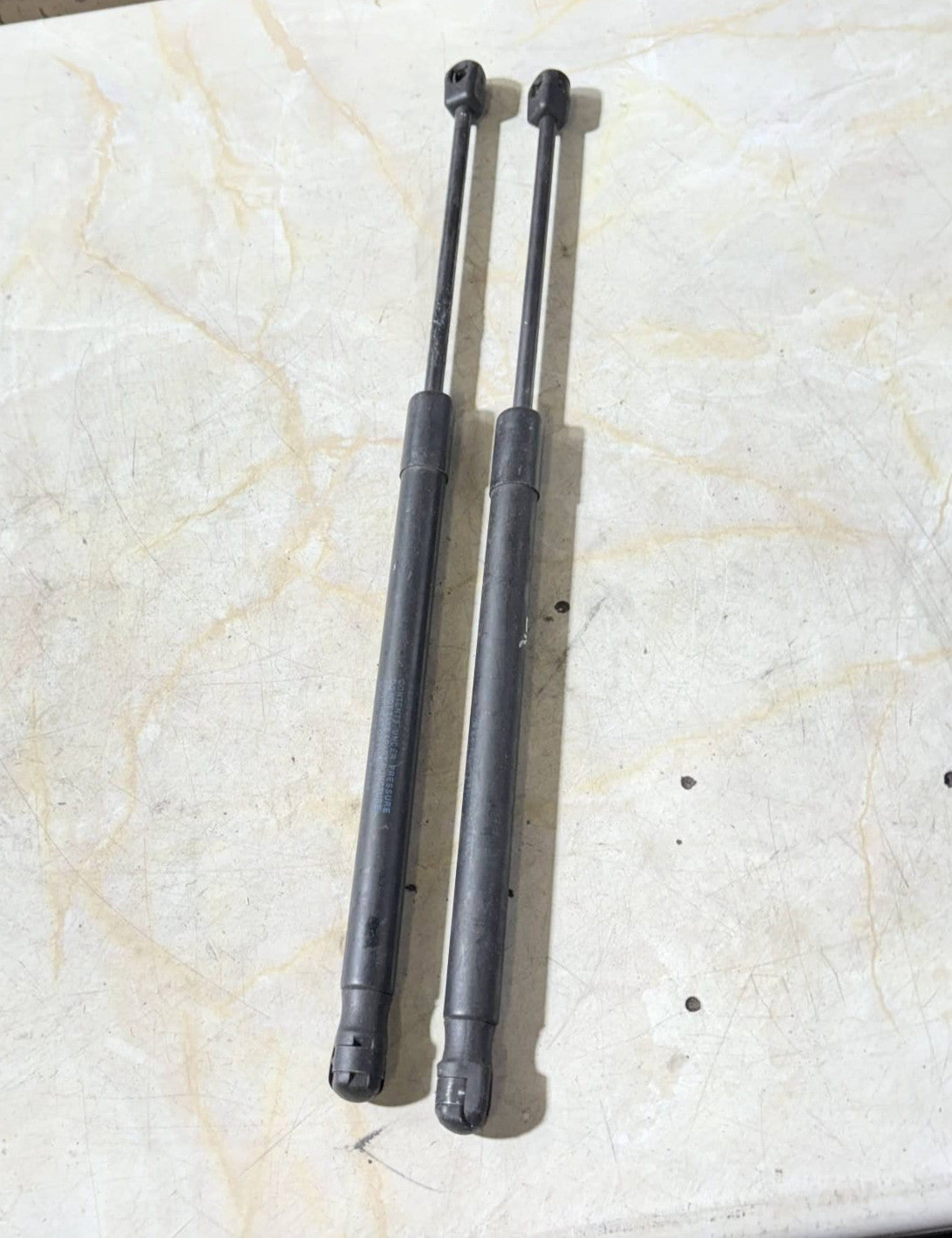 SUZUKI SX4 2008 Driver Rear Bonnet Strut Set 68 Plate Reg 31468172