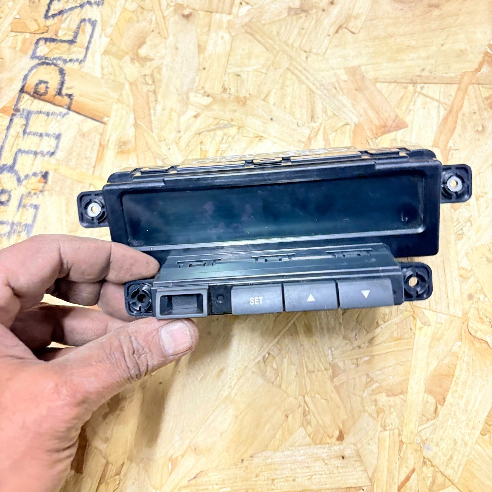 95710-1H700 Kia Ceed MK1 09-12 Multi Function Display Clock Screen Switch OEM