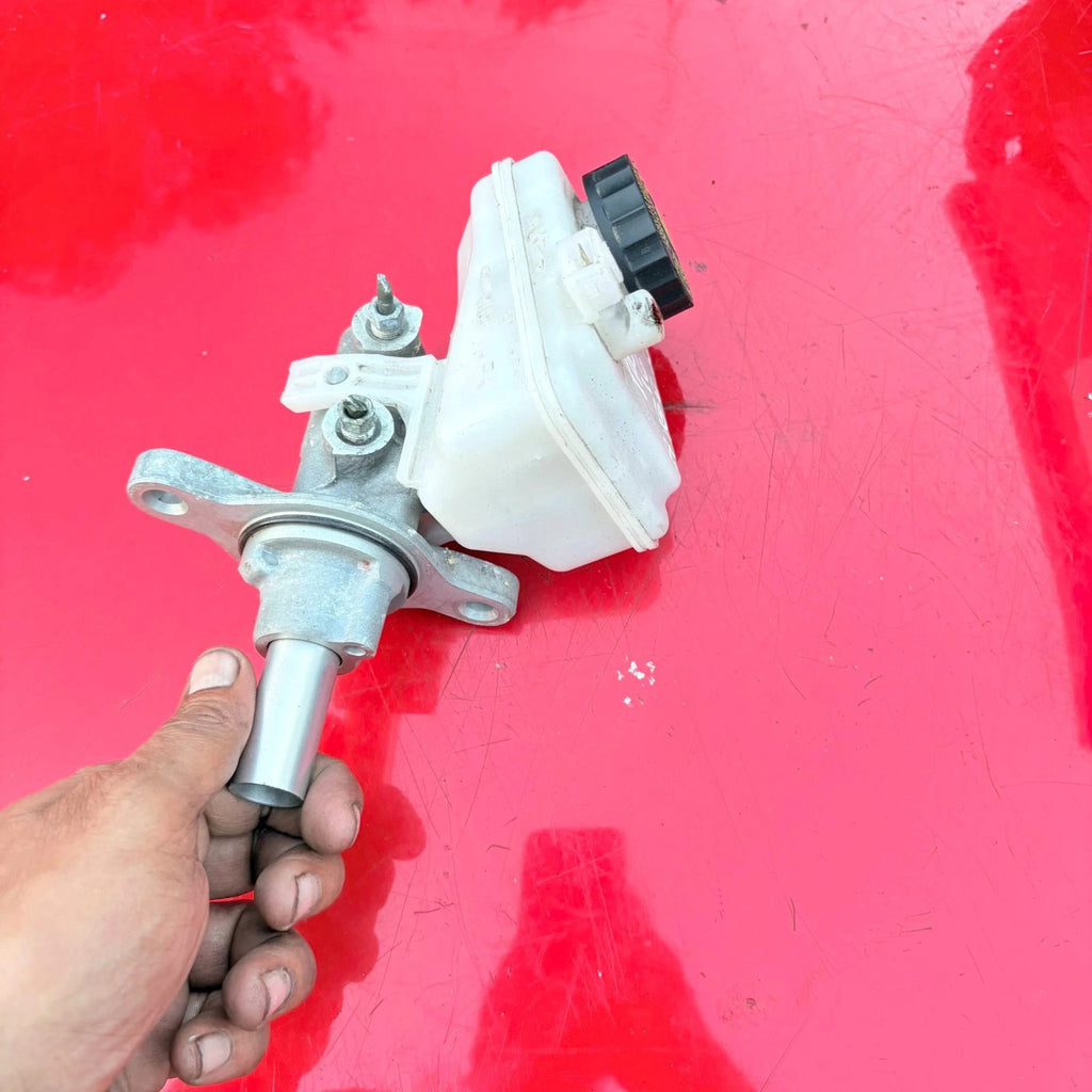 Brake Master Cylinder Tank 2013 Toyota Aygo