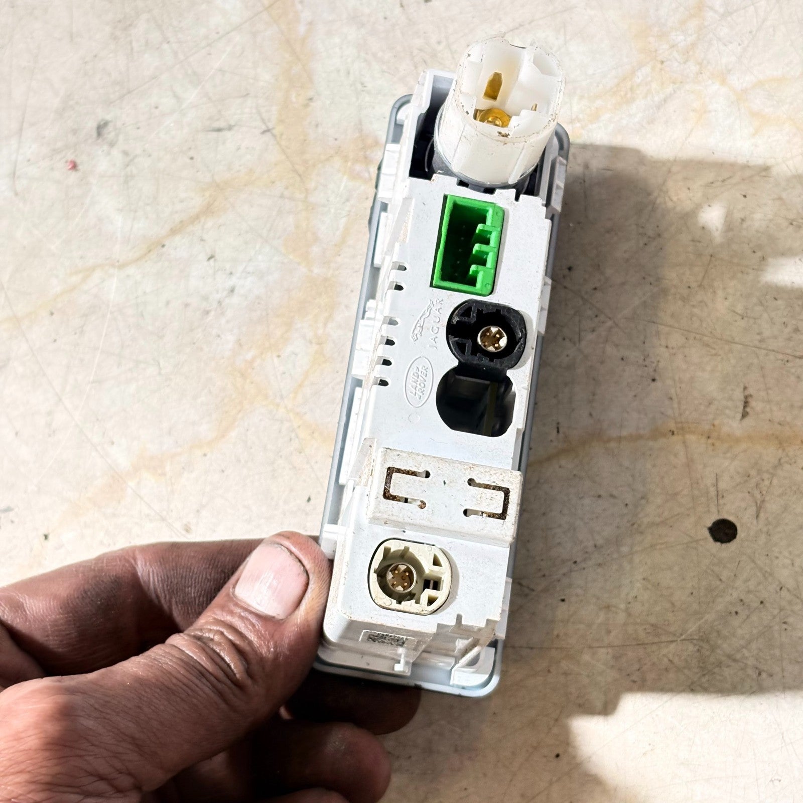 JAGUAR XE X760 AUX JACK USB PORT 12V POWER OUTLET SOCKET FK72-19C166-BD 2016