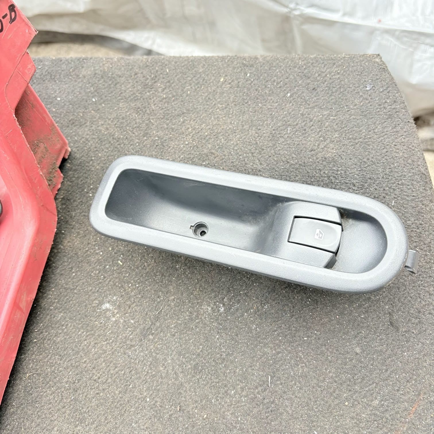 Renault Twingo Mk2 Pre-Face Passenger Front Window Switch 8200356517B