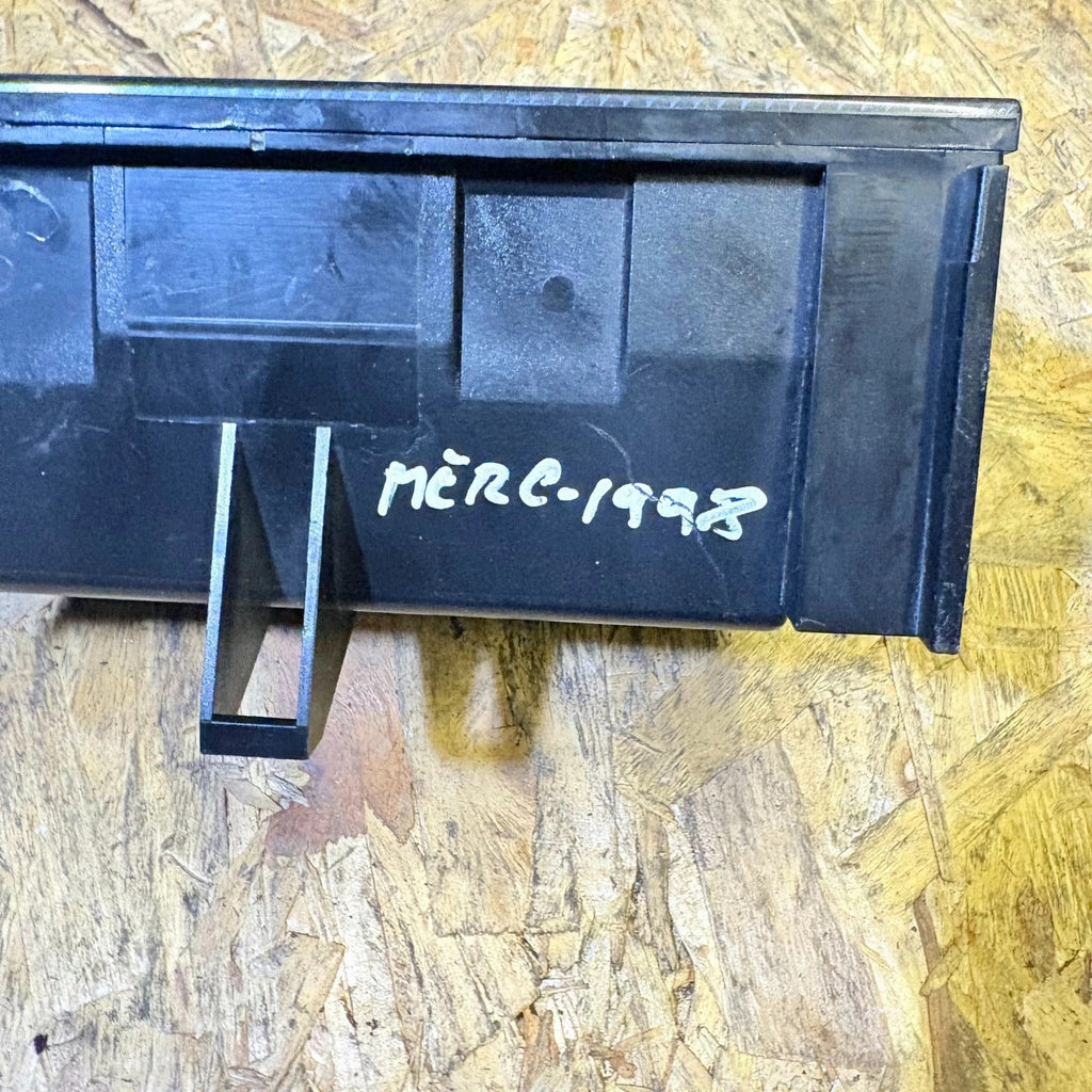 1998 MERCEDES ASHTRAY AND POWER SOCKET