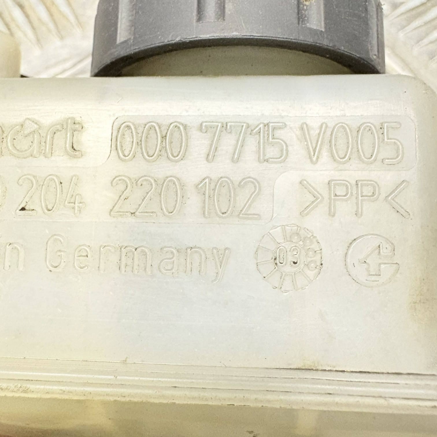 MERCEDES-BENZ S-CLASS Brake Fluid Tank W220 S400 CDI 184kw A2204300002 2003