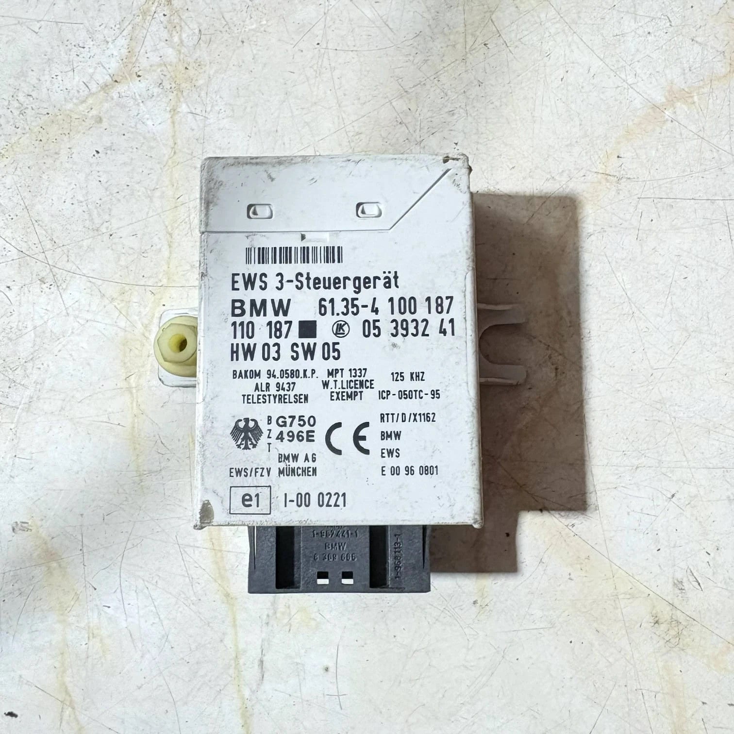 BMW 5 E39 520i Petrol Immobilizer control unit module 61354100187 05393241