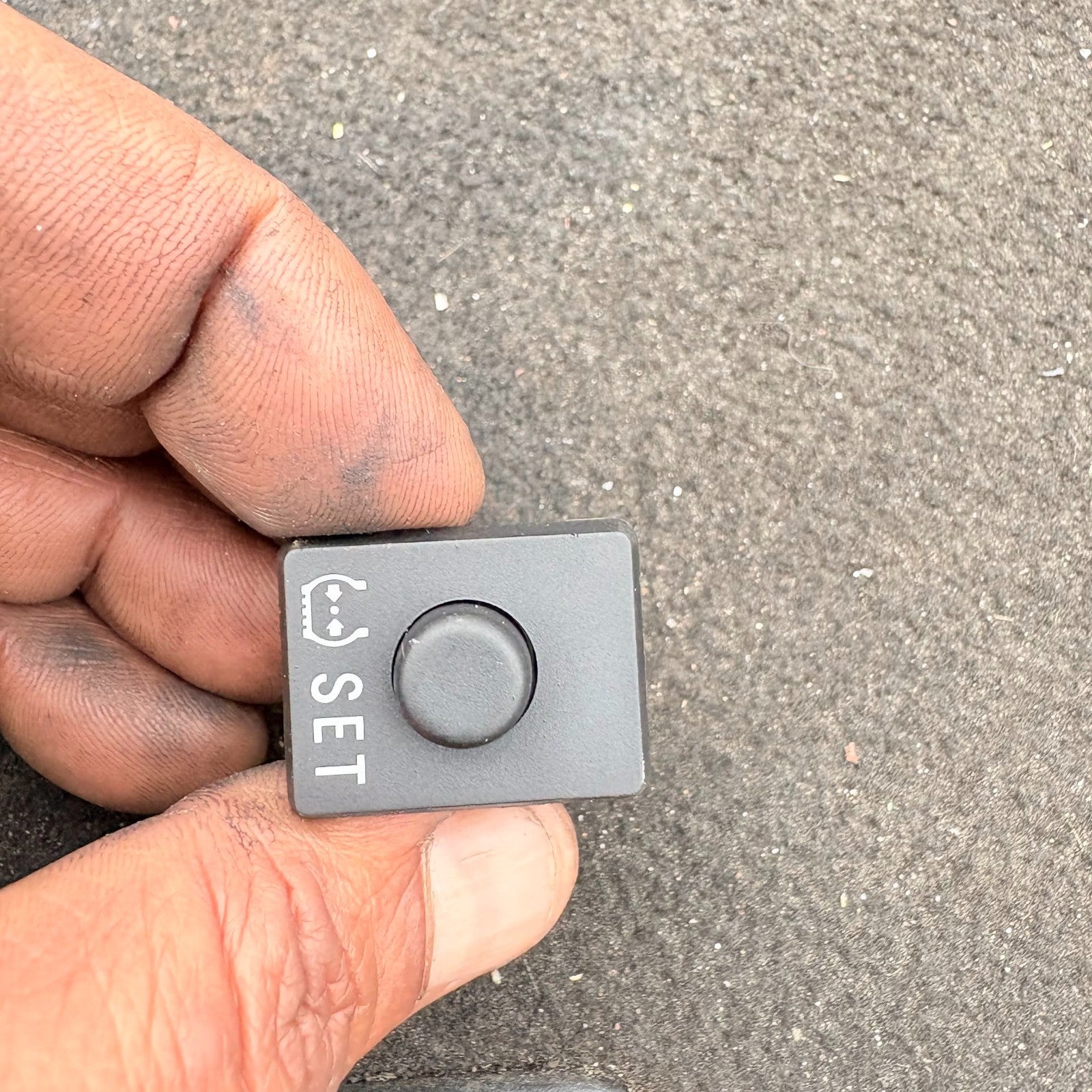 Toyota RAV4 XA40 Tire Pressure Reset Button 15A257 2015