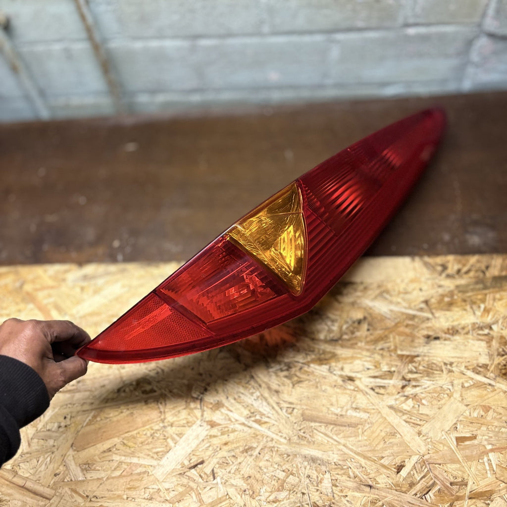 FIAT PUNTO 2001 FACELIFT OSR RIGHT DRIVER REAR OUTER TAIL LIGHT 286202