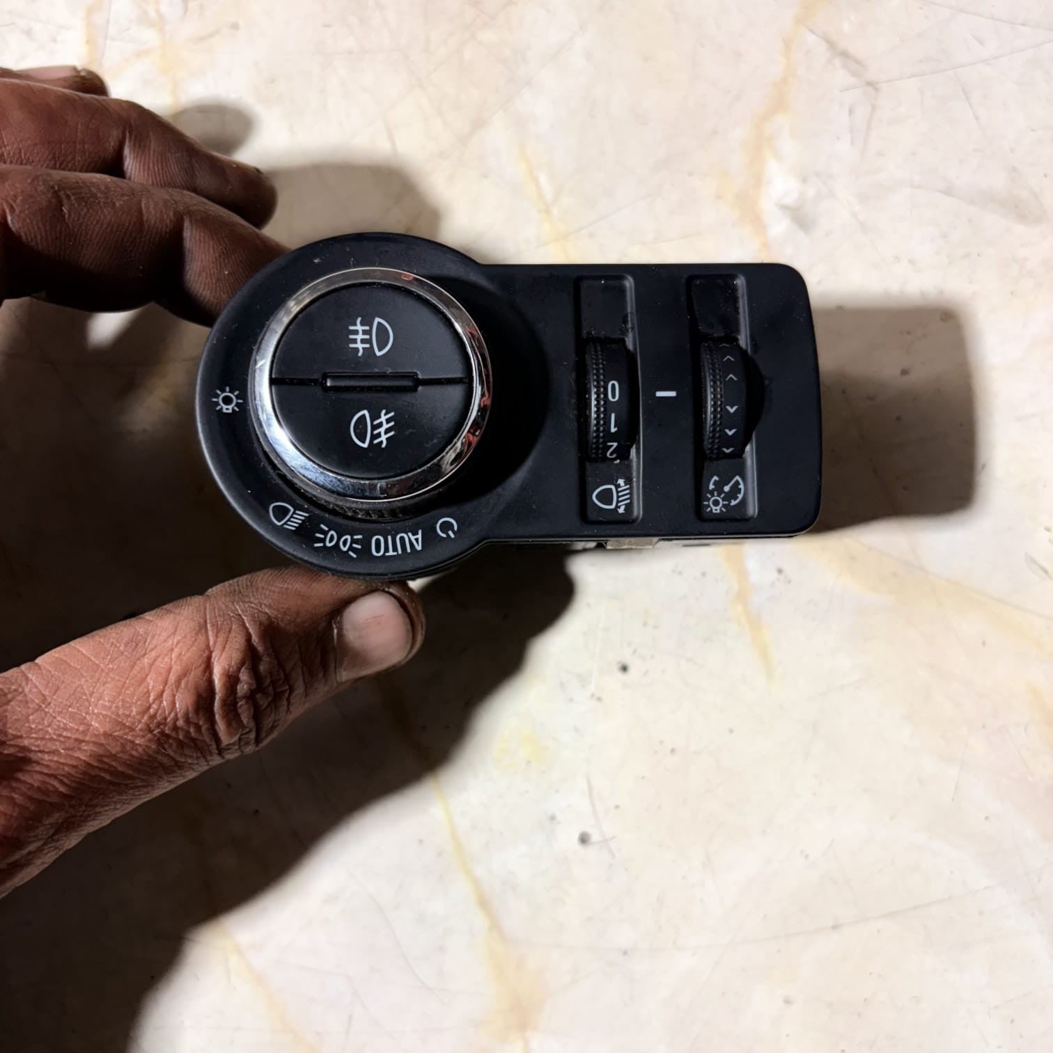 VAUXHALL INSIGNIA 2010 1.8L PETROL Headlight Switch Control On Off 13268694