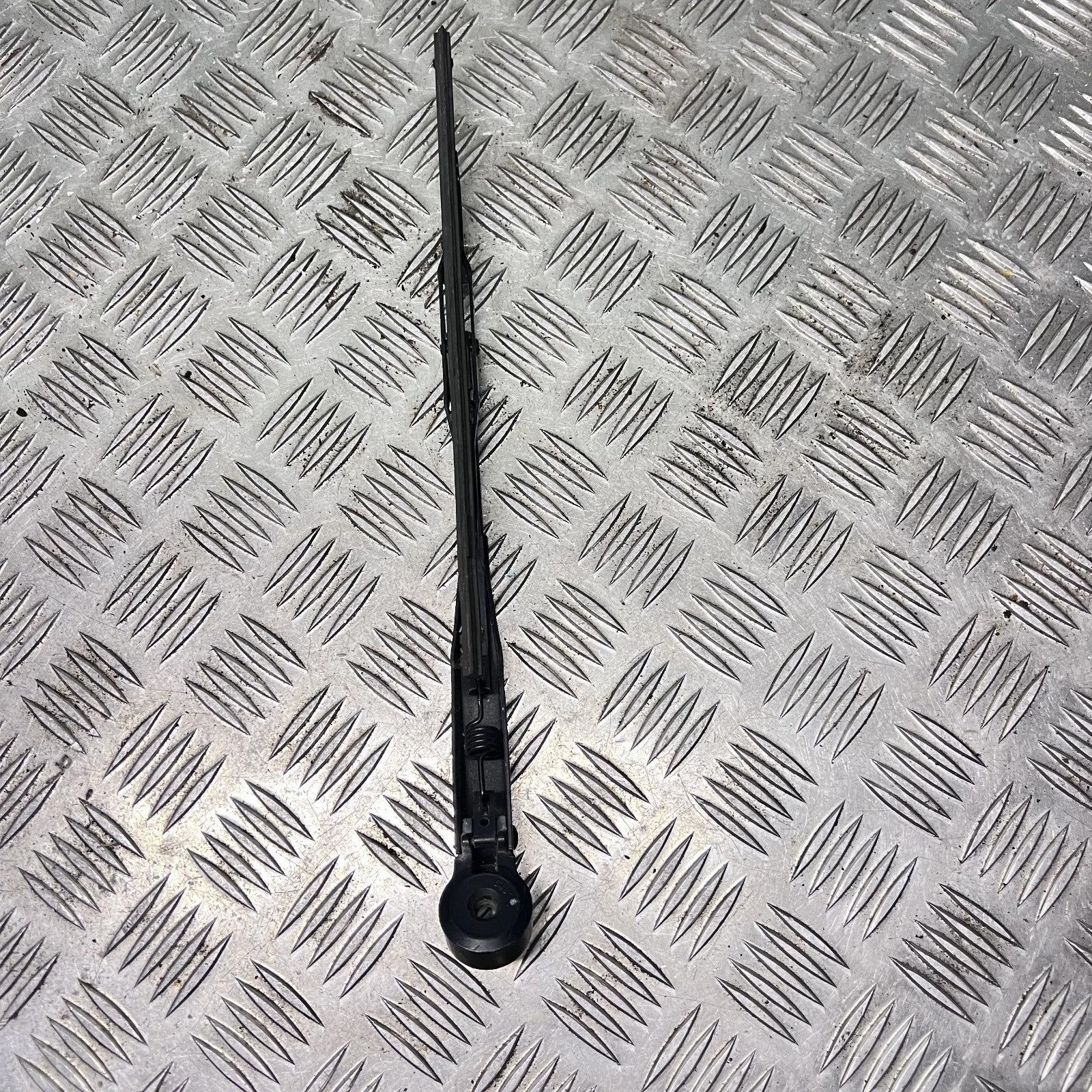 Dodge 2008 rear wiper arm 05303787AD