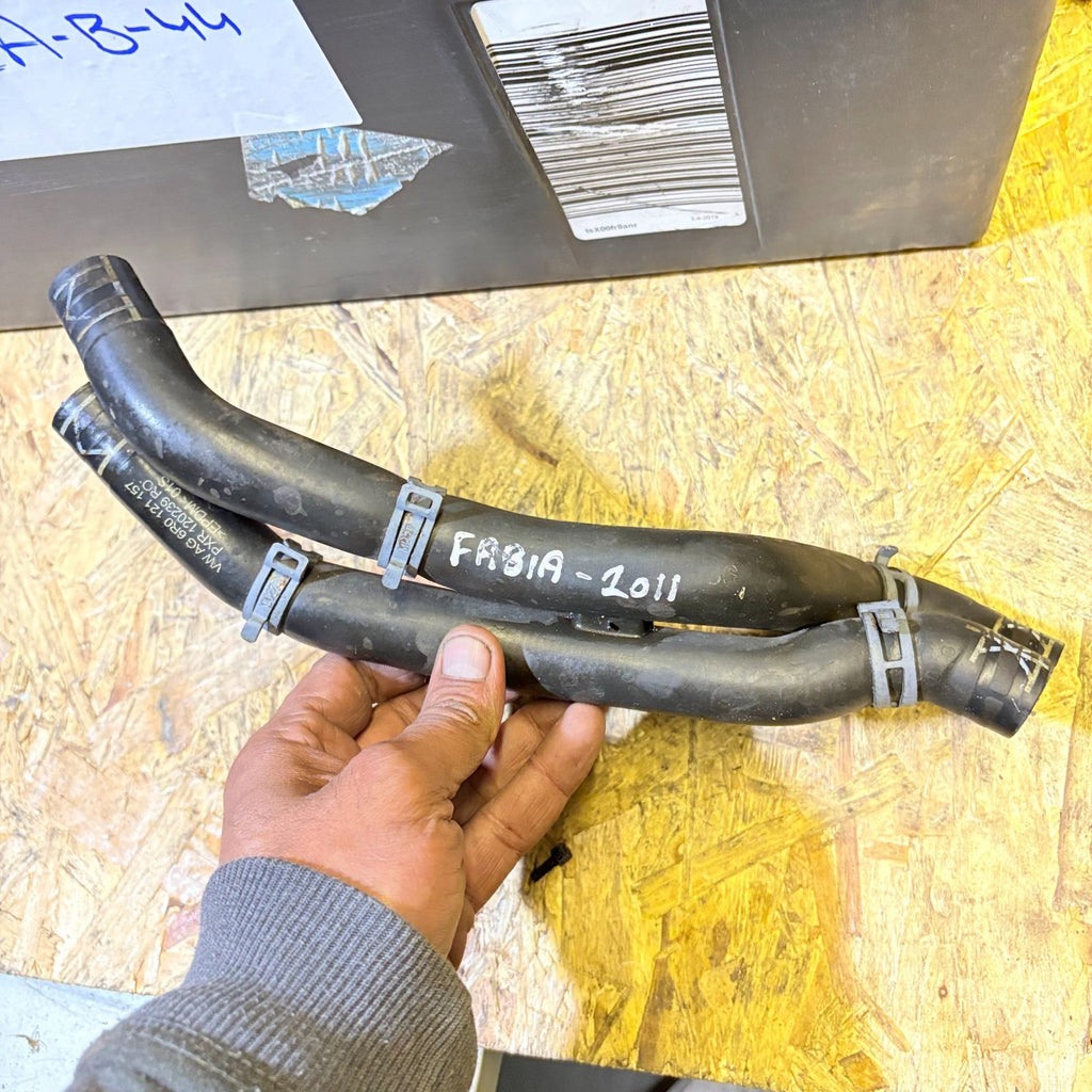 SKODA FABIA WATER COOLANT PIPE 6R0121157 2009-2014