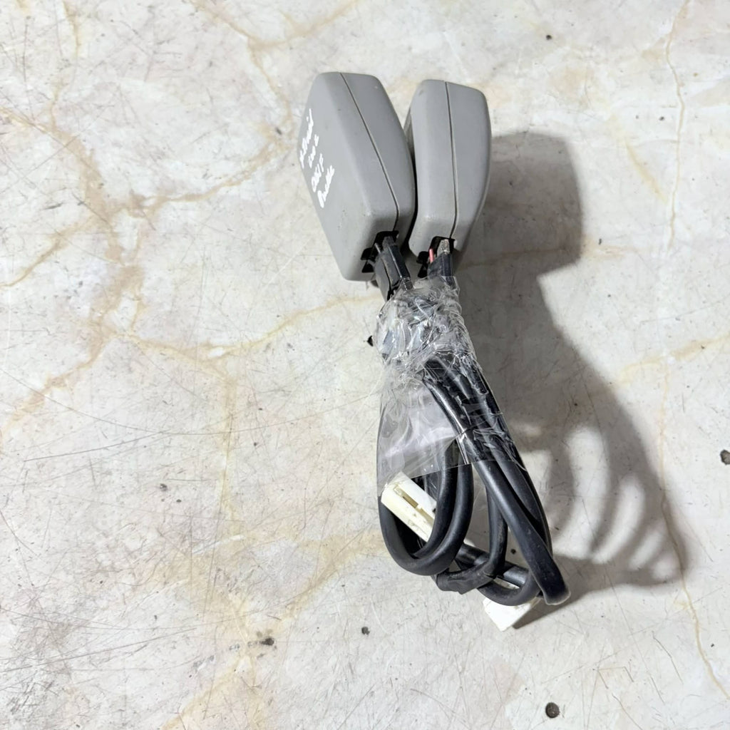 Driver Front & Passenger Front Seat Belt Buckles Nissan X Trail