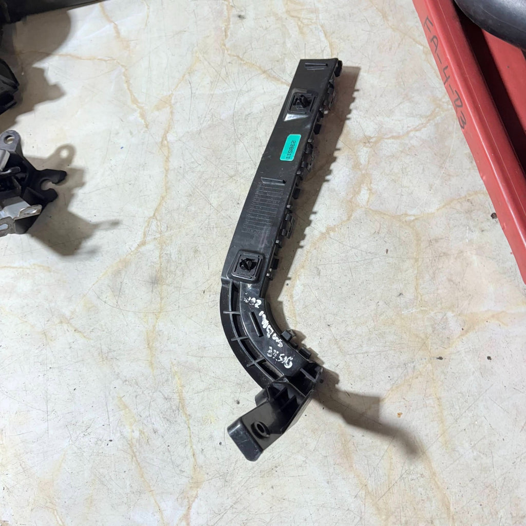 Suzuki Grand Vitara Rear Right Bumper Retainer Support Holder Bracket RH