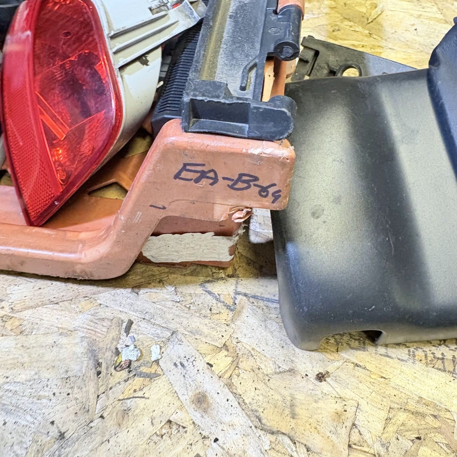 KIA CEED 2008 PASSENGER REAR DOOR HINGE BRONZE NSR 274472940304
