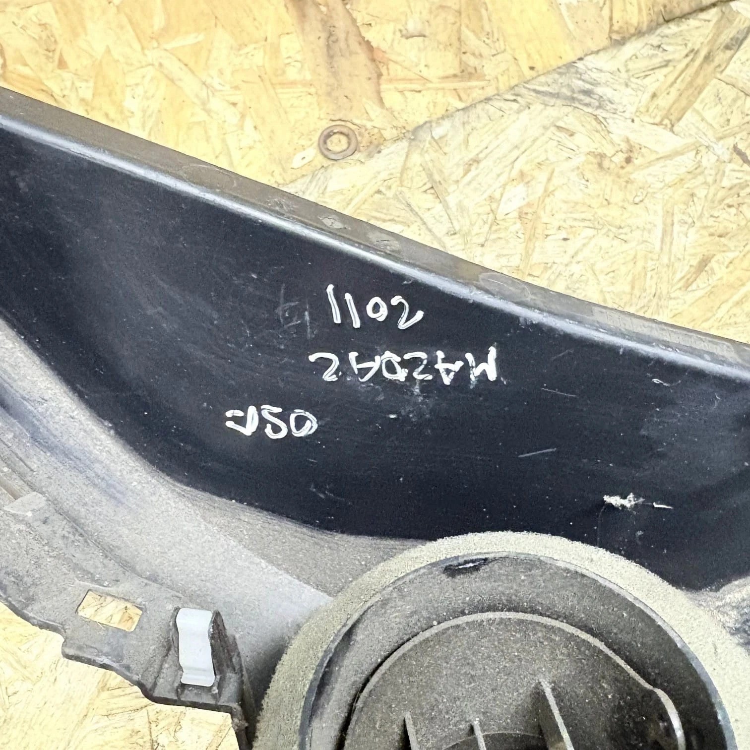 MAZDA 2 DEMIO DE 2007-2014 DASH END TRIM SIDE AIR VENT DRIVER RH D651-64-950