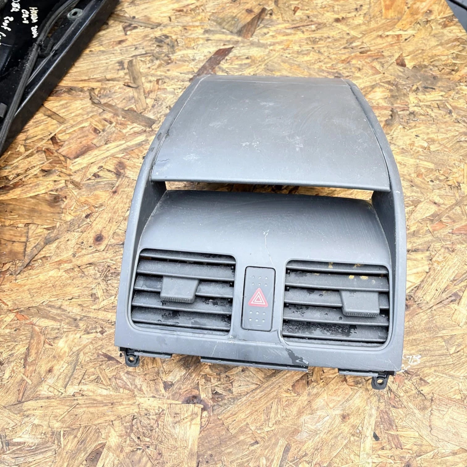 Suzuki SX4 Central Heater Vents Plastic Surround 2008 Reg 7382279J Centre Vent
