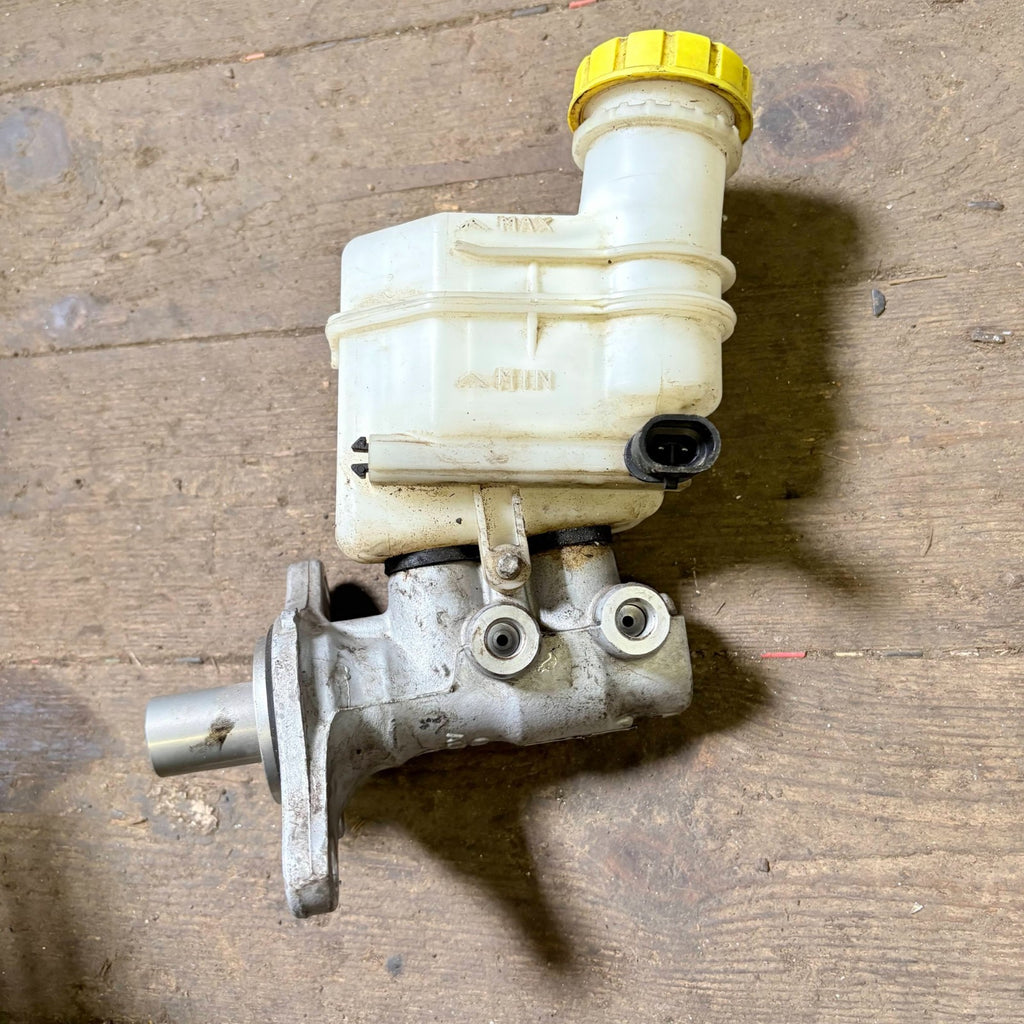 FIAT 500 2016 BRAKE MASTER CYLINDER & RESERVOIR 32069666