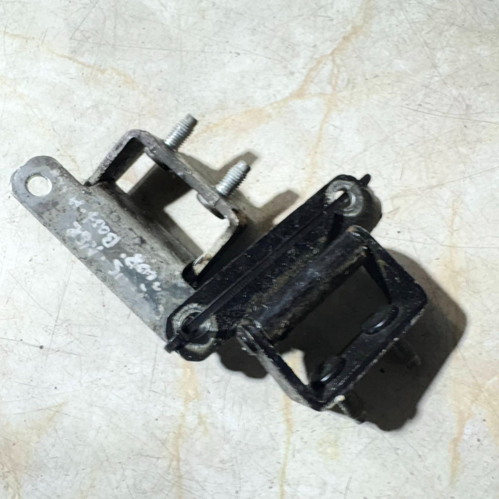 Kia Carens Left Rear Passenger Side Hood Hinges