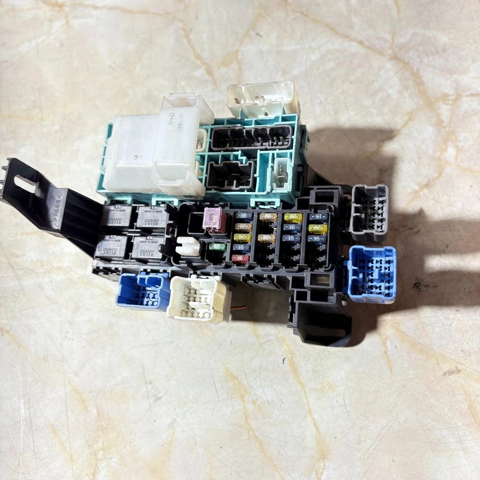 Suzuki Grand Vitara1998-2003 Under Dashboard Fuse box
