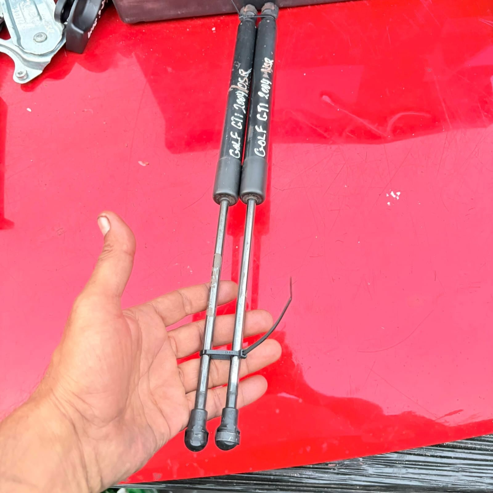 AUDI A7 BONNET GAS STRUT LEFT & RIGHT 4G8823359A 2004