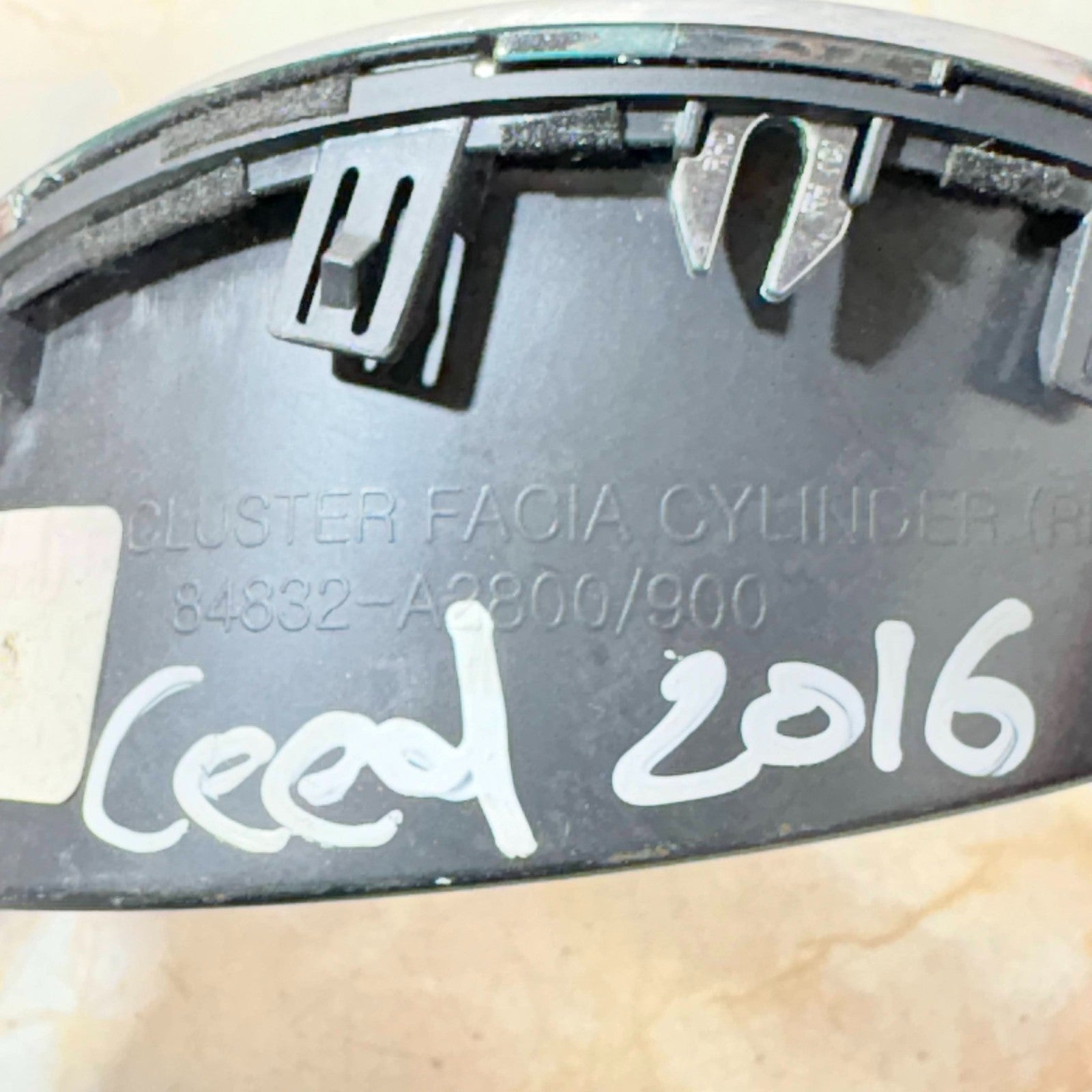 KIA PRO CEED 2016 INSTRUMENT CLUSTER SPEEDOMETER SURROUND TRIM 84832-A2800