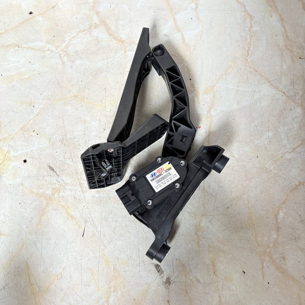 HYUNDAI I40 ACCELERATOR THROTTLE PEDAL 32727-2T900