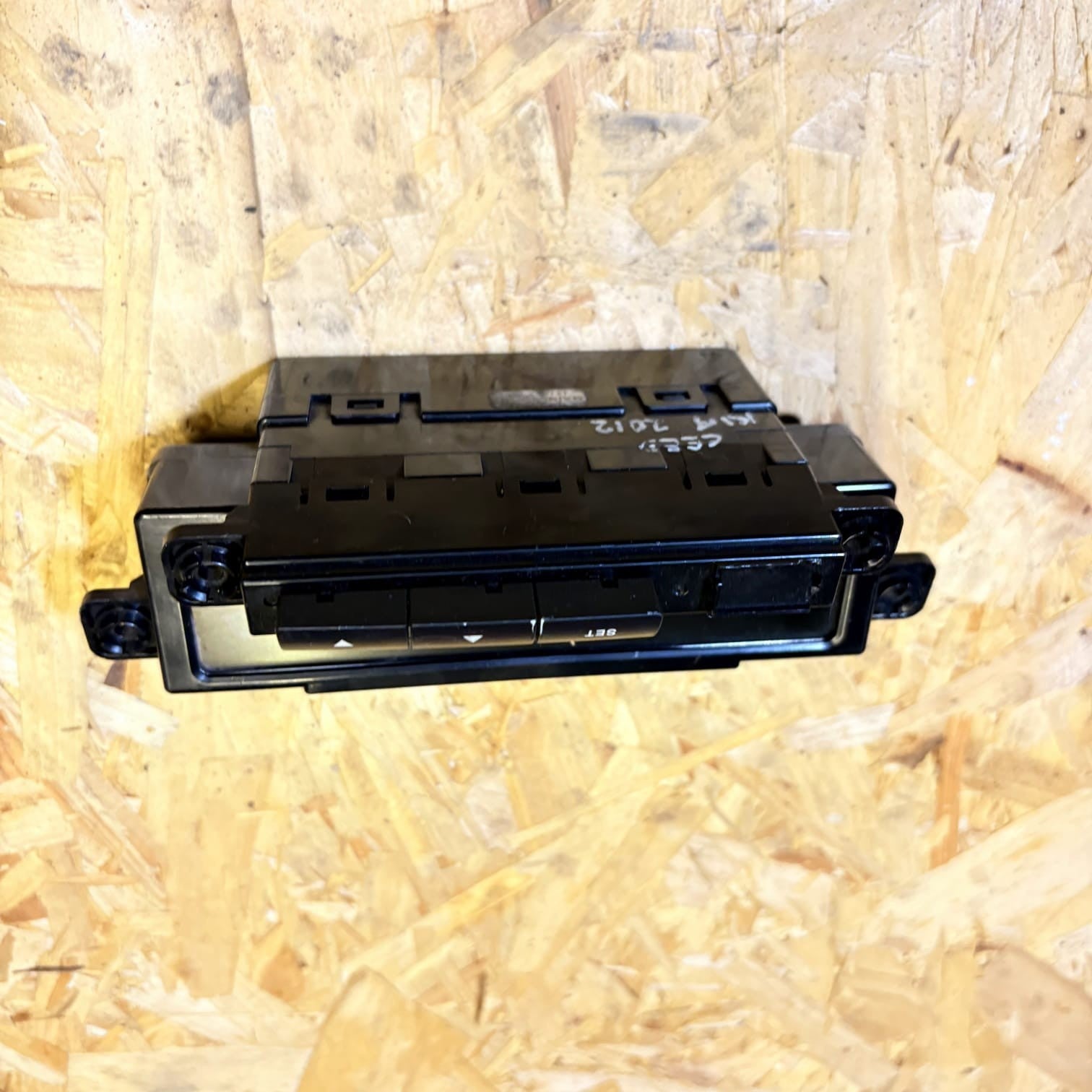 KIA CEED 2012 DISPLAY SCREEN 95710-1H700