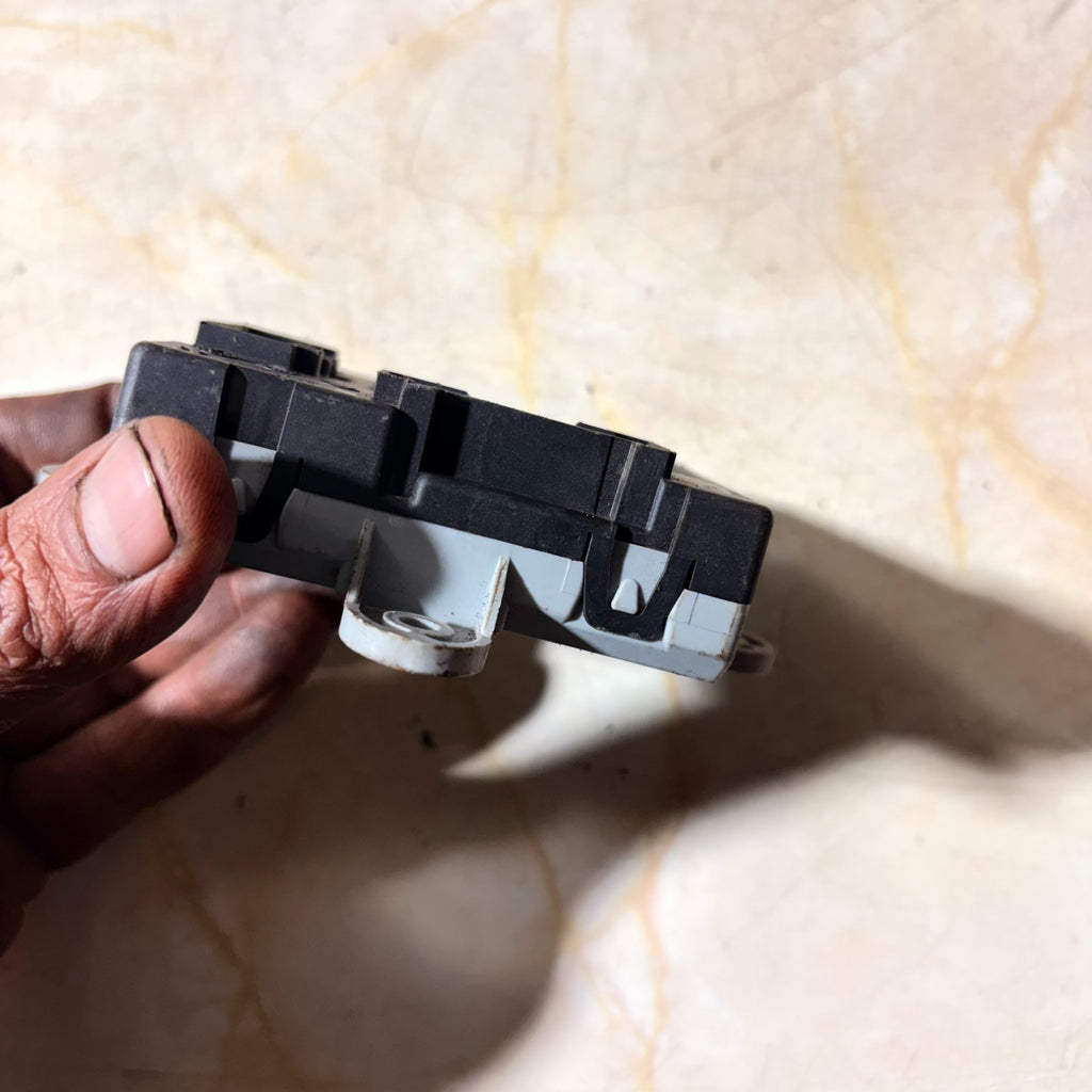 2012 LAND ROVER DISCOVERY DOOR CONTROL MODULE (LEFT FRONT) BJ32 14D620 AC