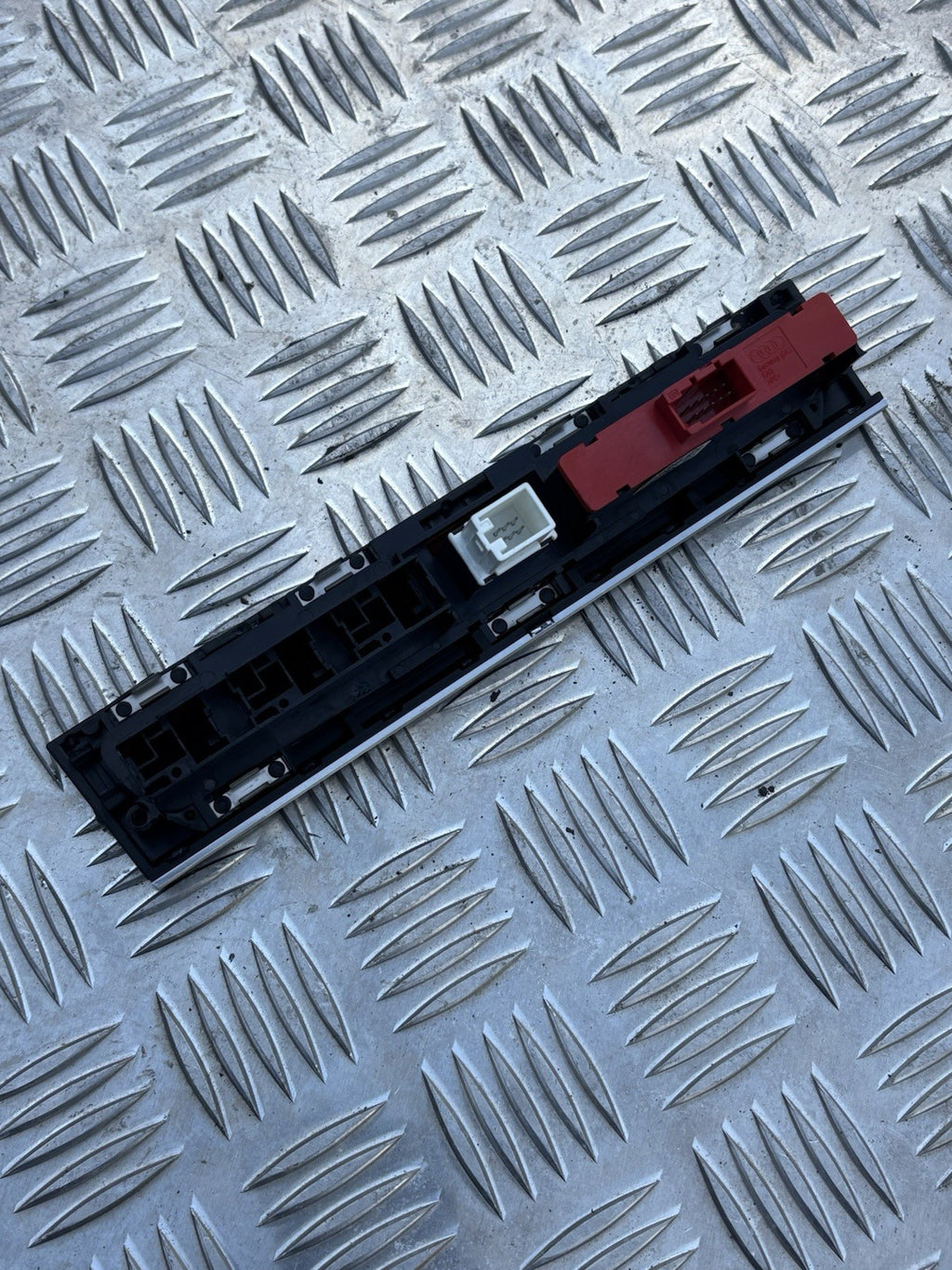 AUDI A3 8P 2008-2012 CENTRE SWITCHES HAZARD SWITCH 8P0927137CG