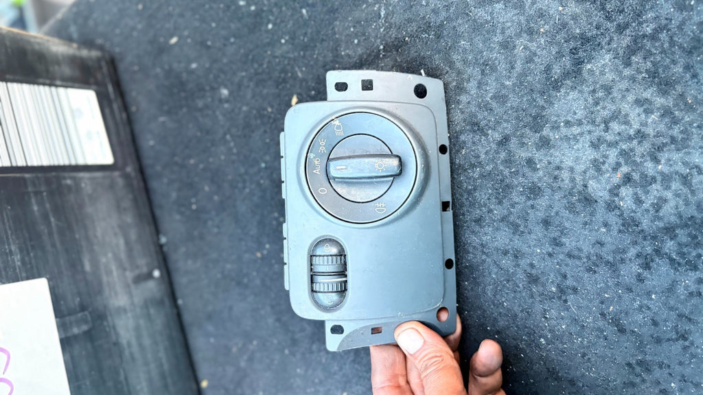 2008 VW Jetta Headlight Switch Control Panel 1K2858341 (1K2 858 341)
